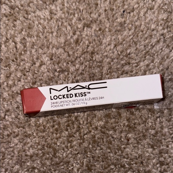 MAC Locked Kiss 24HR Lipstick Extra Chili - Picture 9 of 11
